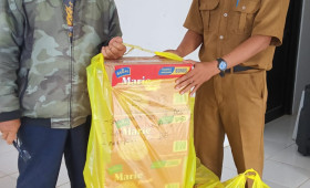 Penyerahan Makanan Tambahan Posyandu di RT.03  Bidang Pemberdayaan Masyarakat Tahun 2023