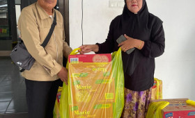 Penyerahan Makanan Tambahan Posyandu di RT.22 Bidang Pemberdayaan Masyarakat Tahun 2023